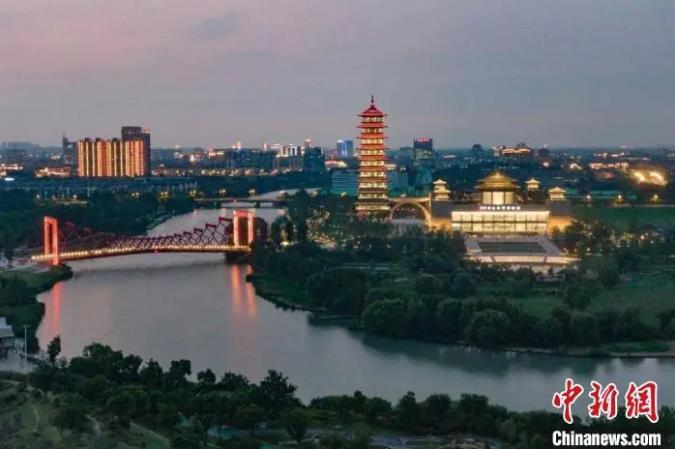 扬州运河三湾与扬州中国大运河博物馆。中新社记者 泱波 摄