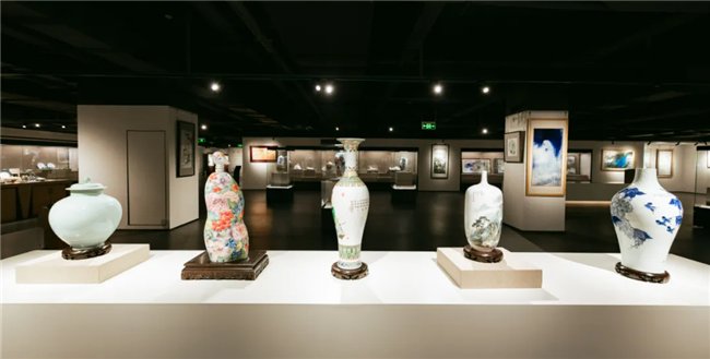 图:郎酒庄园陶瓷艺术馆