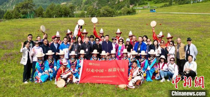 6月23日,海外華文媒體一行探訪甘肅卓尼大峪溝。九美旦增 攝