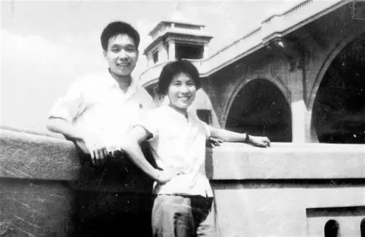 李德仁與妻子合照
