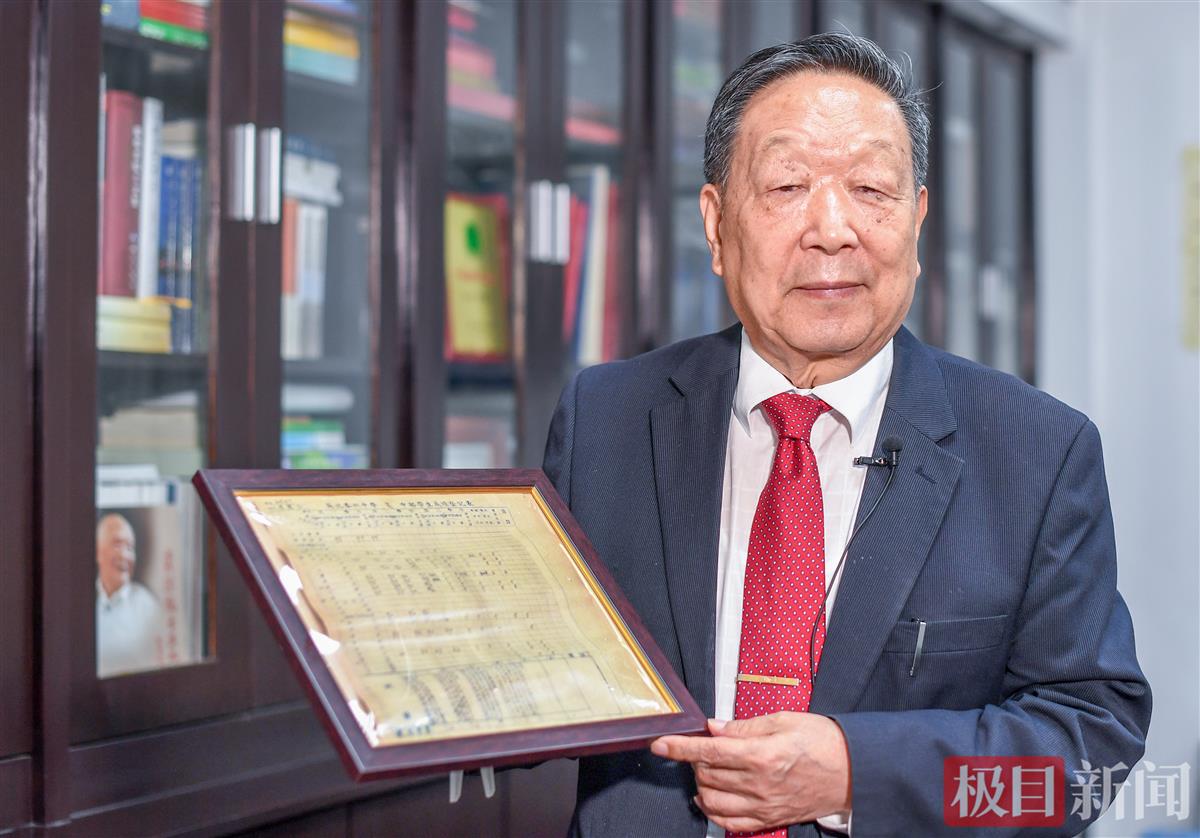 李德仁珍藏的中學時期成績單
