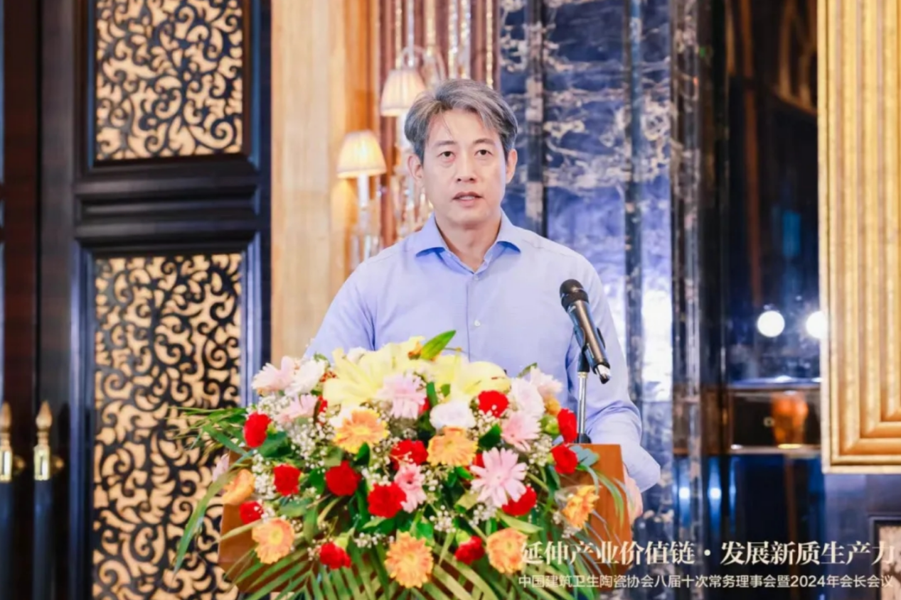 图:中国建筑卫生陶瓷协会秘书长宫卫