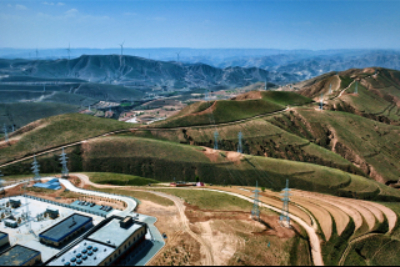 国家第一批“沙戈荒”地区建设项目、陇电入鲁配套新能源基地——华能陇东新能源基地首批100万千瓦风光项目并网