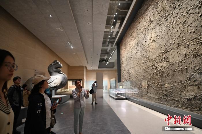 資料圖:揚州中國大運河博物館展現土層變遷。(張蔚然 攝)