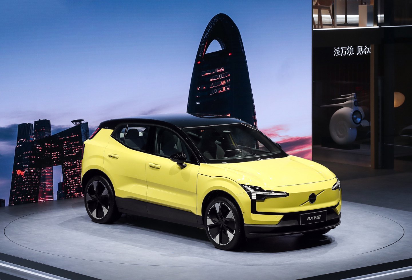 沃尔沃 EX30 纯电 SUV 开启交付:吉利 SEA 浩瀚平台打造,20.08 万元起