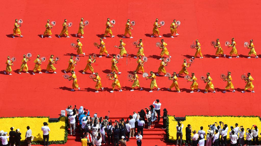 这是6月21日拍摄的公祭伏羲大典现场(无人机照片)。新华社发(周文涛摄)