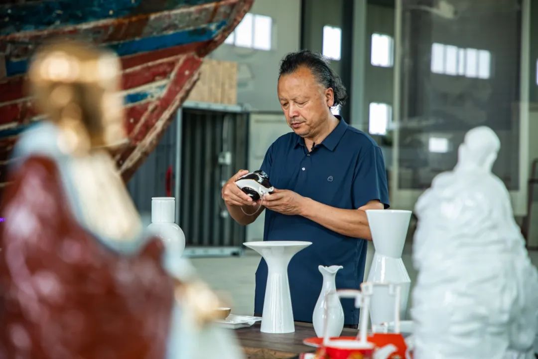 △毕业生 中国陶瓷艺术大师、唐山亚洲时代陶瓷有限公司总经理 李剑平
