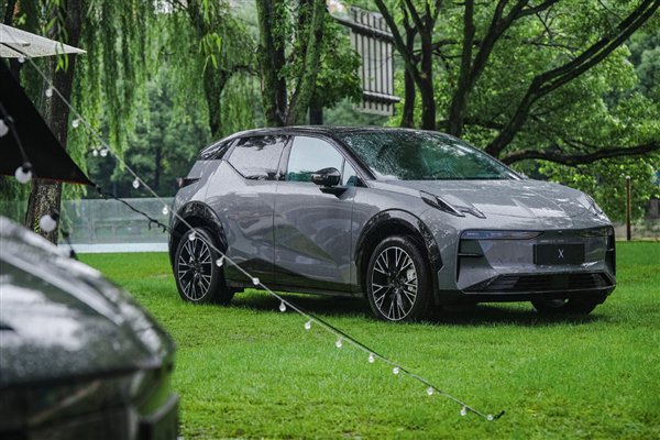 极氪新款车型x 74dc-e031ee4f7efb5fa3c98bd79addb87e7d.jpg