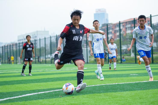 男生喜欢足球女生要去学吗,男生喜欢足球女生要去学吗为什么