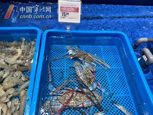 生鲜超市售卖的兰花蟹。