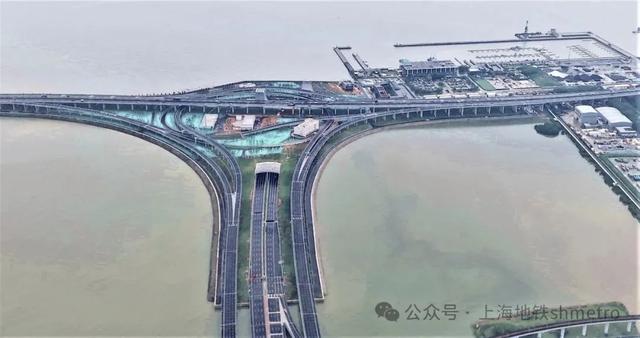 图13 东人工岛及岛上隧道鸟瞰图