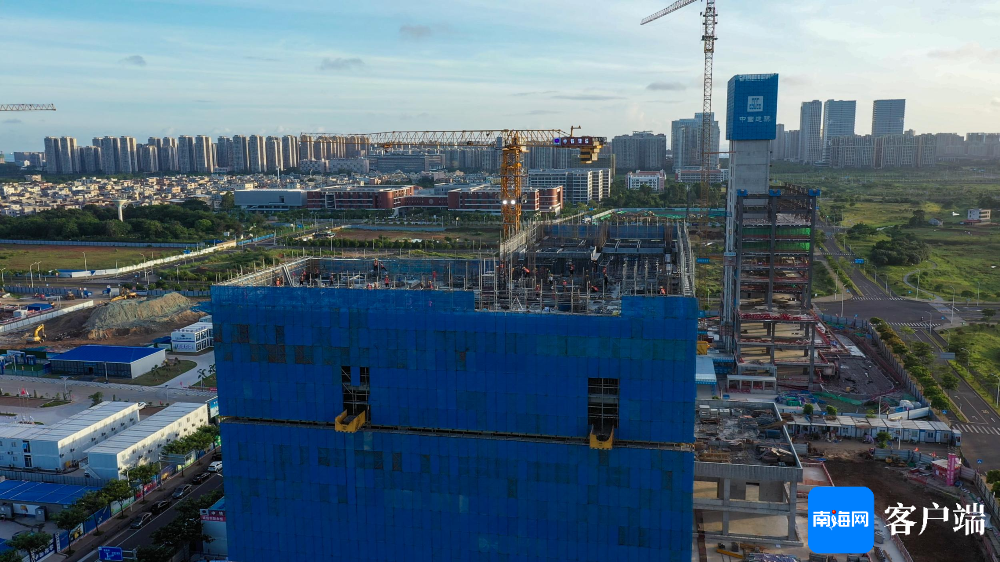 中国海油深海能源开发总指挥部基地项目工地。记者 刘孙谋 摄