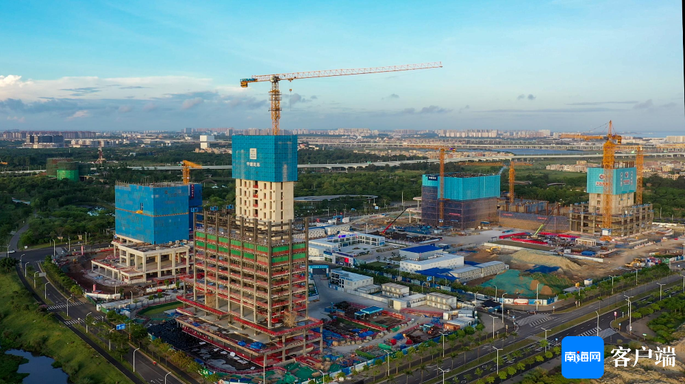 中国海油深海能源开发总指挥部基地项目工地。记者 刘孙谋 摄