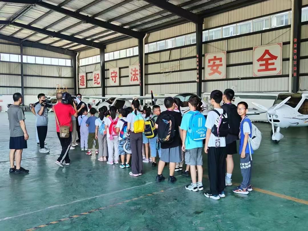 四川安飞通用航空青城山机场。