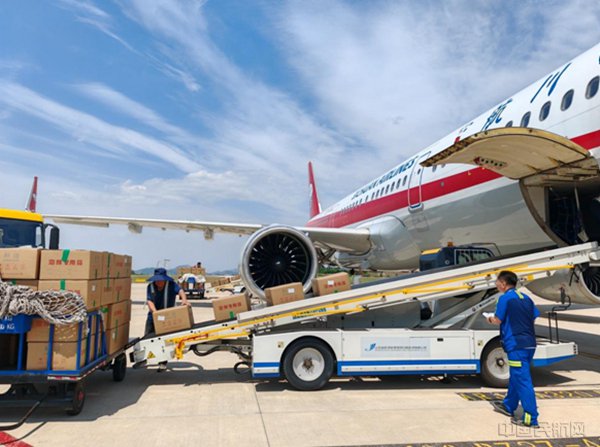 飞机场运送物流 0427-23bc46a6788f9c9d0a27b0d57a609bb4.jpg