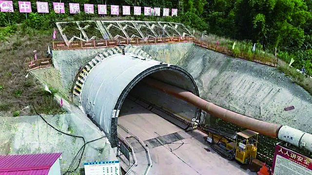     成渝中线玄天湖隧道贯通 铁路部门供图