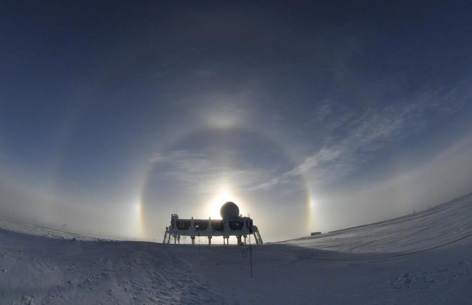 22°晕外部暗弱的46°晕。网络图