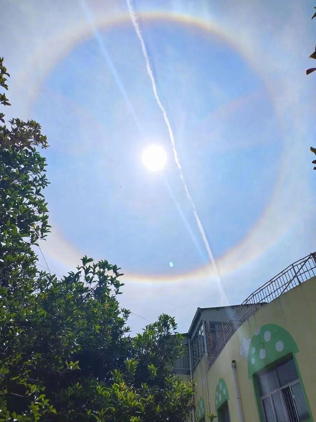 2024年5月21日，昆明出现22°晕。图/昆明发布