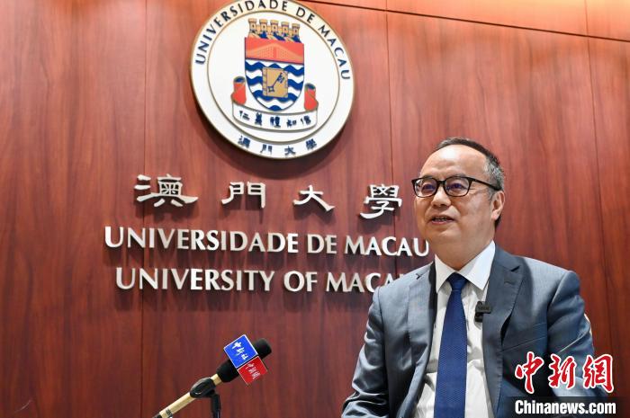 澳門大學校長桑治永華日前接受中新社記者專訪。中新社記者 李誌華 攝