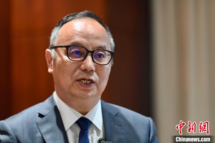 澳門大學校長桑治永華日前接受中新社記者專訪。中新社記者 李誌華 攝