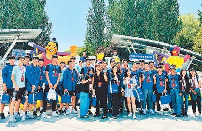 圖為兩岸青年在京台青年生活節上合照留念。