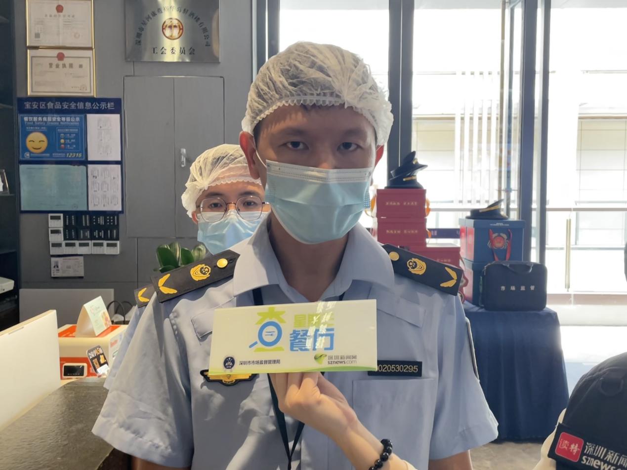 深圳市市场监督管理局宝安监管局执法人员刘元发总结今日检查行动。