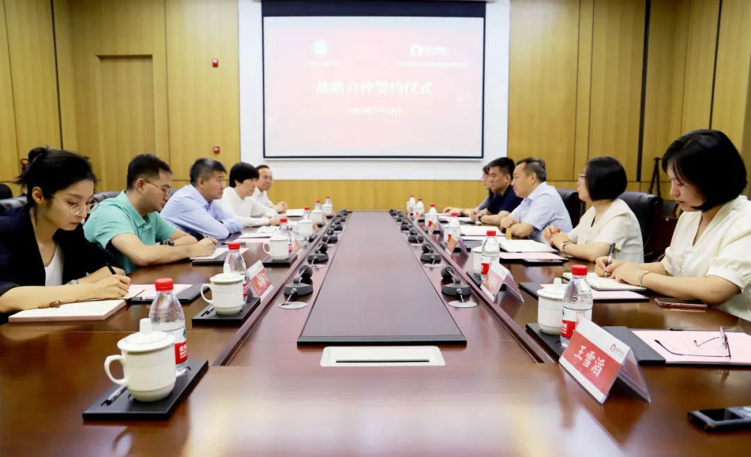 天津社科院和卓朗科技有关负责同志参加。(中宏网特约作者王敏报道 图片由主办方提供)