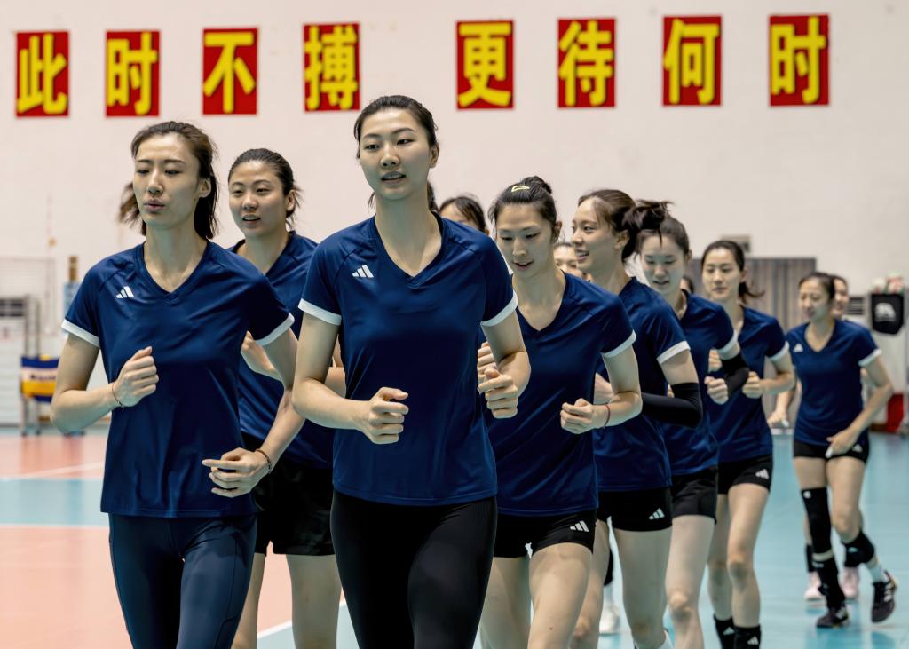 7月13日,在巴黎奧運會中國體育代表團成立之際,中國女排正在福建漳州進行備戰衝刺。新華社記者 魏培全 攝
