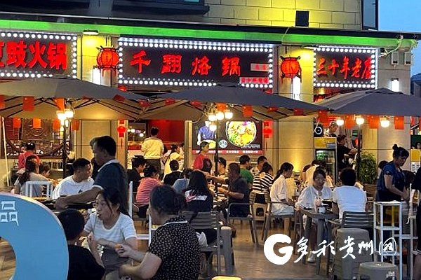 烟火气十足的南横街夜市摊