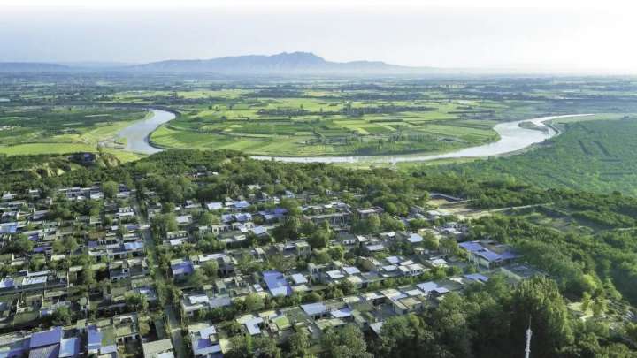 隨著治理的推進,涇河兩岸植被逐漸恢復,越來越多的「黃土」變為「綠地」。圖為涇河(西鹹段)。程健 攝
