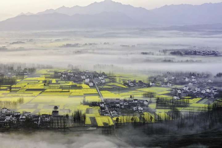 經過綜合治理後的青弋江畔風景如畫。圖為位於涇縣丁家橋鎮後山村的青弋江畔風光。劉愛國 攝