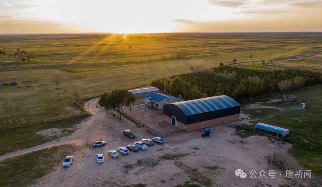 ▲ 馬·呼格吉拉圖自籌資金建起的排場館。