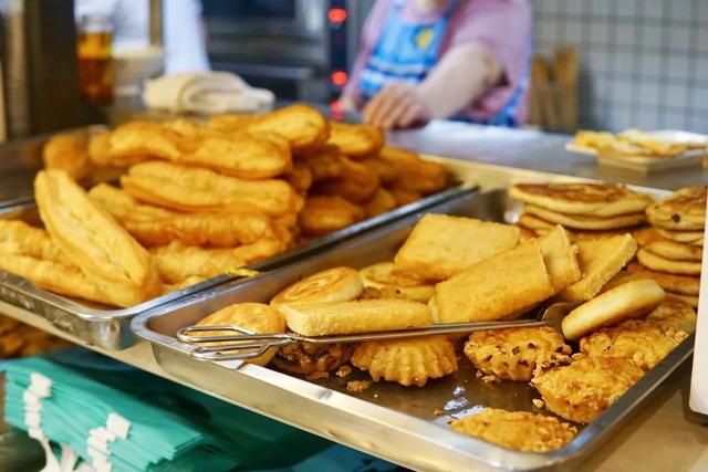 △油条、粢饭糕、葱油饼