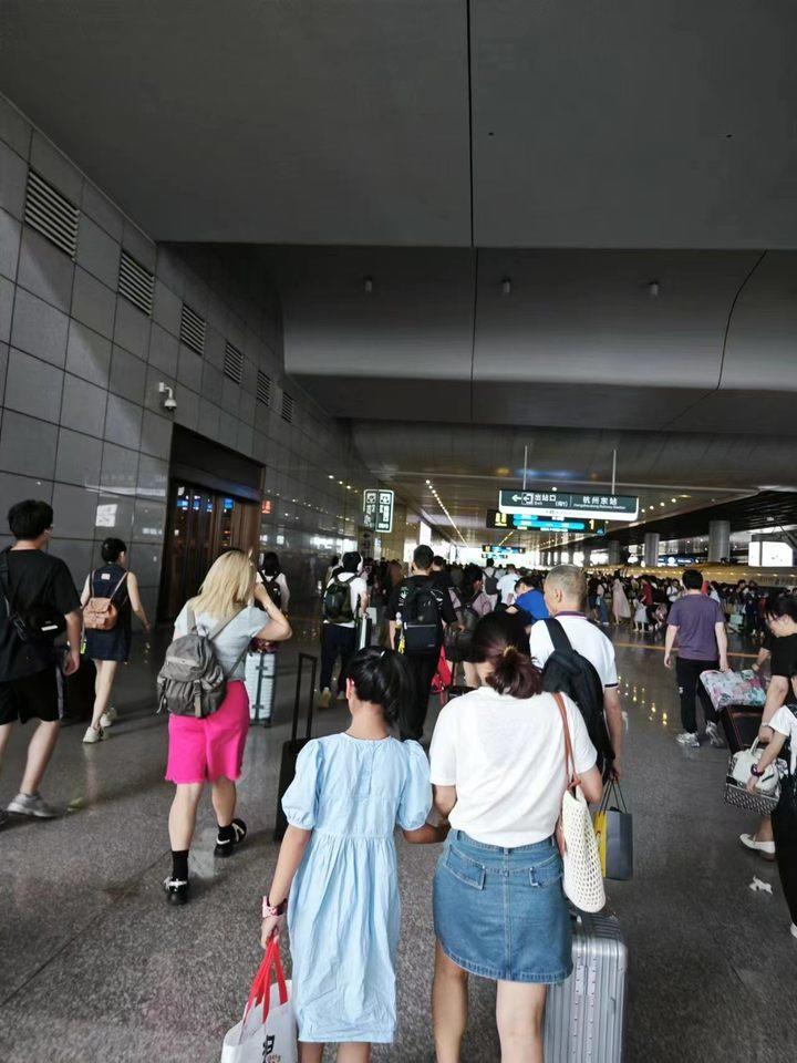 7月21日的杭州东站 吕先生供图