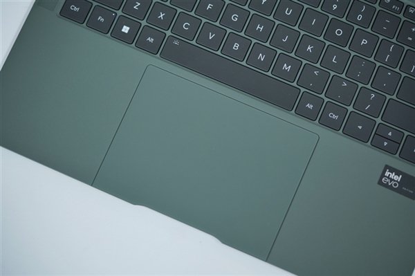 苹果笔记本电脑最值得入手的一款 8ffc-1d86e34baaee5fc73aca68b976efe87a.jpg