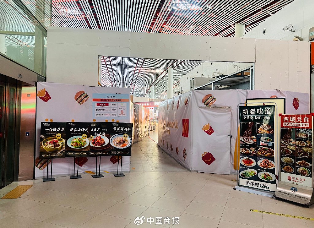 西浮岛区域也在调改升级中,预计将引入更多新的餐饮品牌。(中国商报记者 贺阳/摄)
