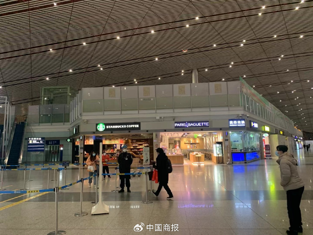 改造前的首都机场T3东浮岛外立面。(图片由受访者提供)
