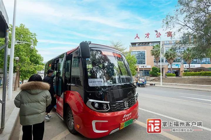 地铁接驳专线方便市民出行(资料图)。邹家骅 摄