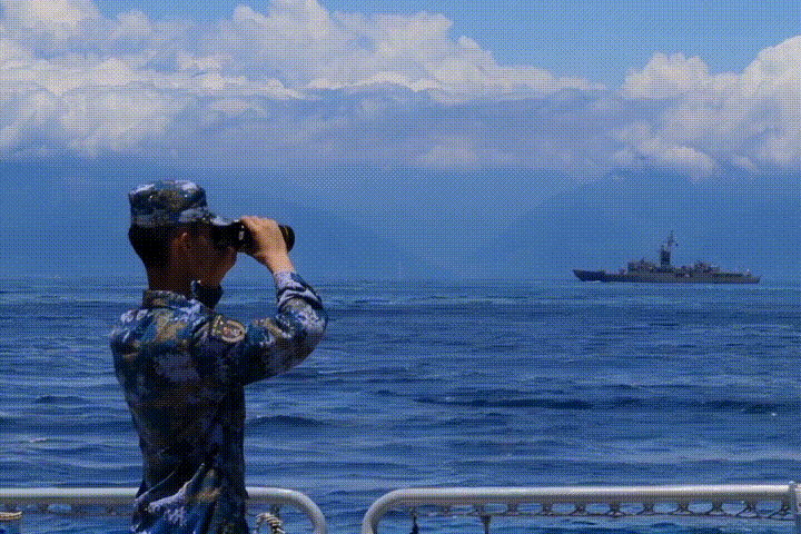 ▲2022年8月5日,海军安阳舰位台岛东部海域执行任务。