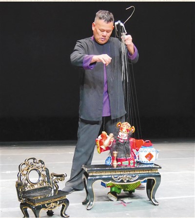 泉州市木偶劇團演員表演《鍾馗醉酒》。受訪者供圖