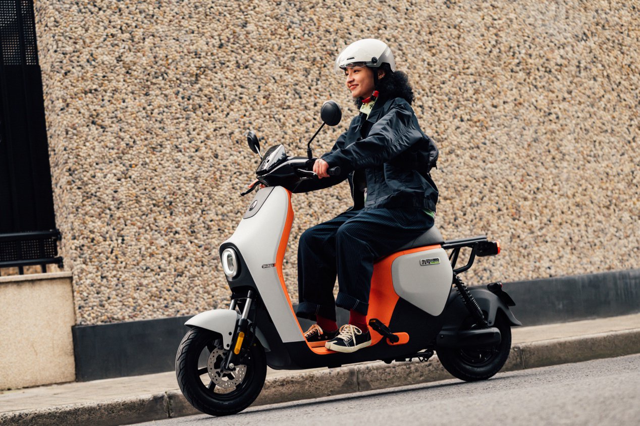九号智能电动两轮车(图)
