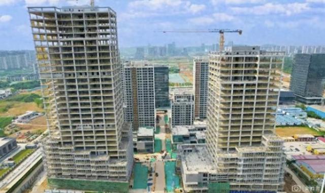 (8月3日,万和光谷发布的7月工程建设进展情况。图片来源:官方公众号)