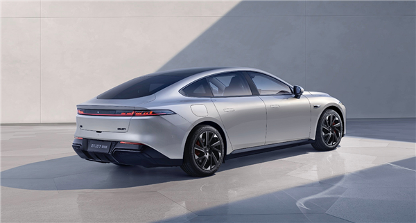 同级唯一翻转仪表盘!新款东风奕派eπ007增程上市:13.16万起