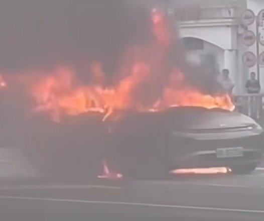 网传无锡一辆小鹏汽车“自燃”,官方回应称“初步排除动力电池起火”