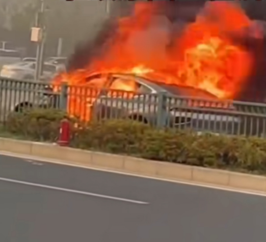 网传无锡一辆小鹏汽车“自燃”,官方回应称“初步排除动力电池起火”