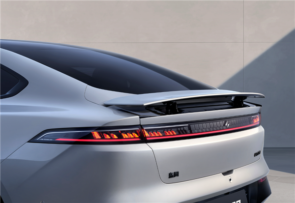 同级唯一翻转仪表盘!新款东风奕派eπ007增程上市:13.16万起