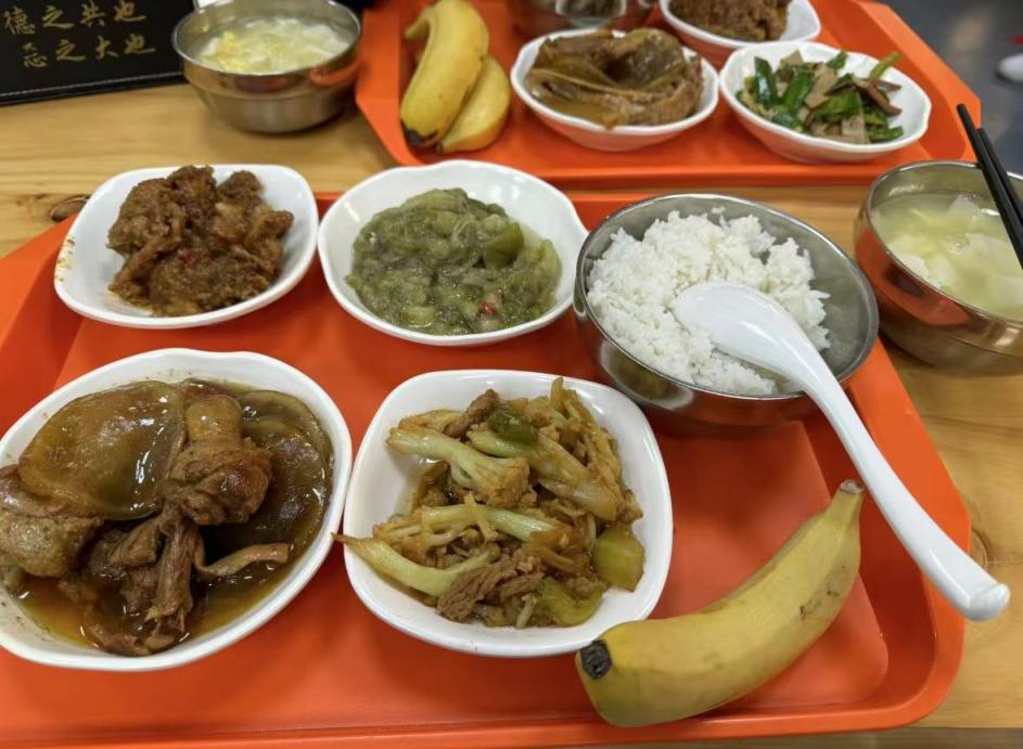 某运营商省公司培训内容挺多!外包员工也给安排食堂住宿真不错!