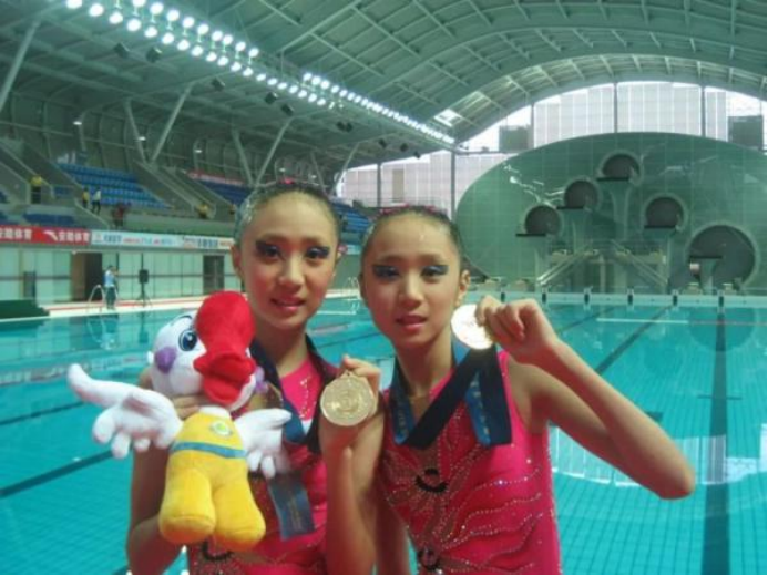 独家:某运营商员工家属勇夺奥运冠军 双胞胎女儿太争气了!小时候还担心身高 没想到越长越高!