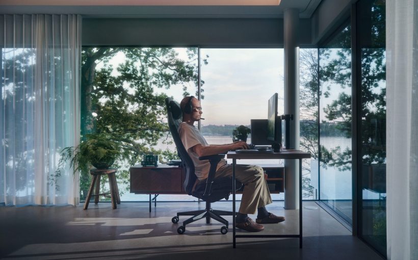 分形工艺推出 Refine 人体工学电竞椅,可选 Alcantara 面料款