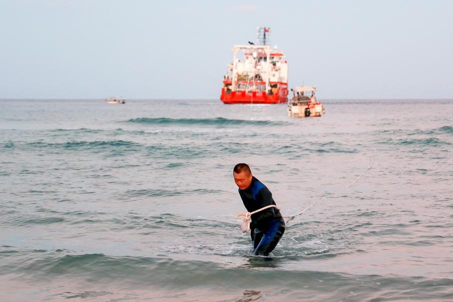 中国联通参建的SEA-H2X国际海缆在海南陵水登陆